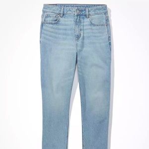 BRAND NEW American Eagle Strigid Mom Jeans